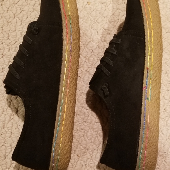 Comfortable Onyx Slip-On Sneakers - Picture 5 of 7